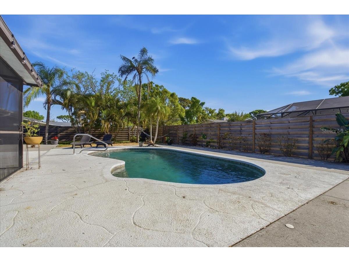 1467 Georgetowne Drive Sarasota FL 34232 A4686405 image32