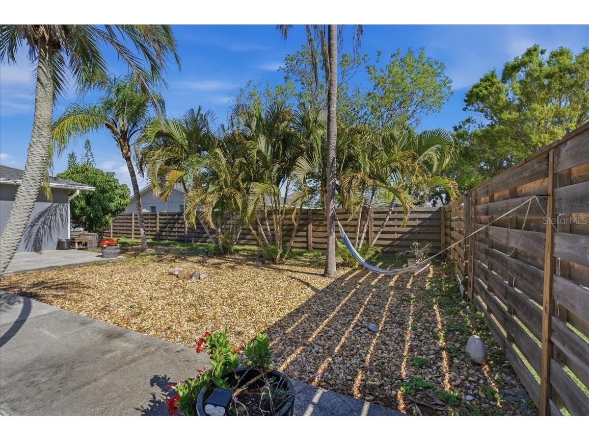 1467 Georgetowne Drive Sarasota FL 34232 A4686405 image36