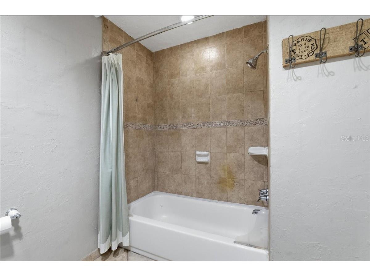 1467 Georgetowne Drive Sarasota FL 34232 A4686405 image39