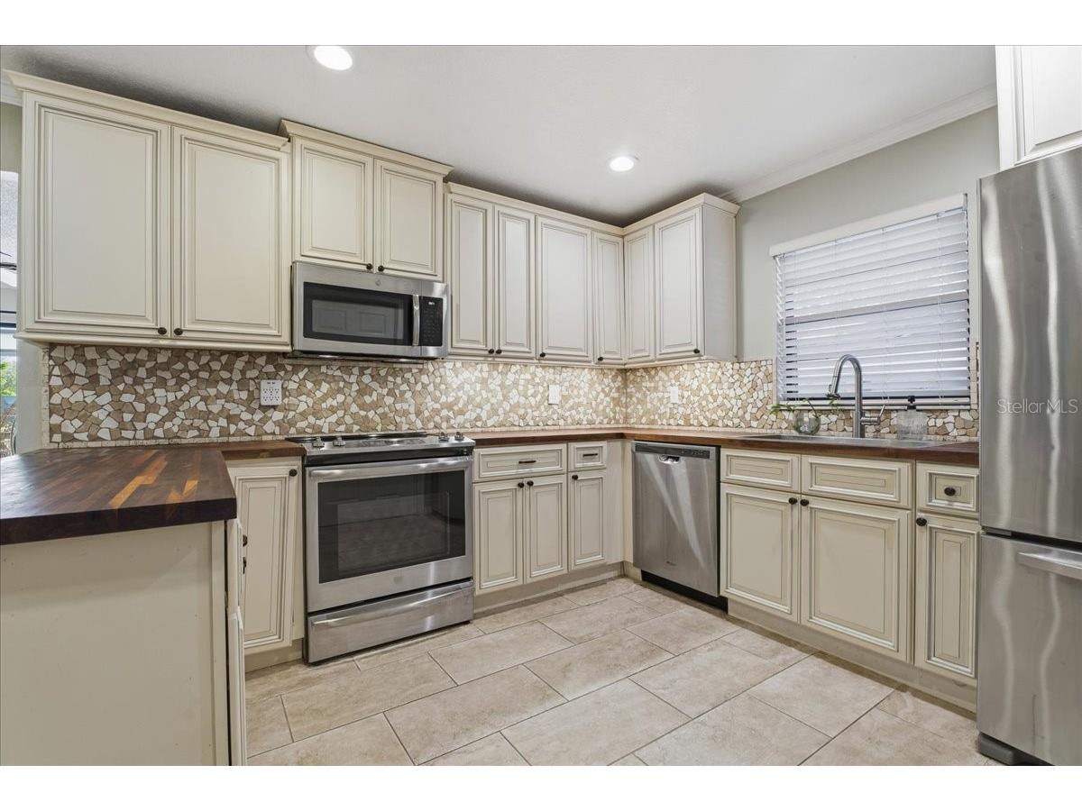 1467 Georgetowne Drive Sarasota FL 34232 A4686405 image4