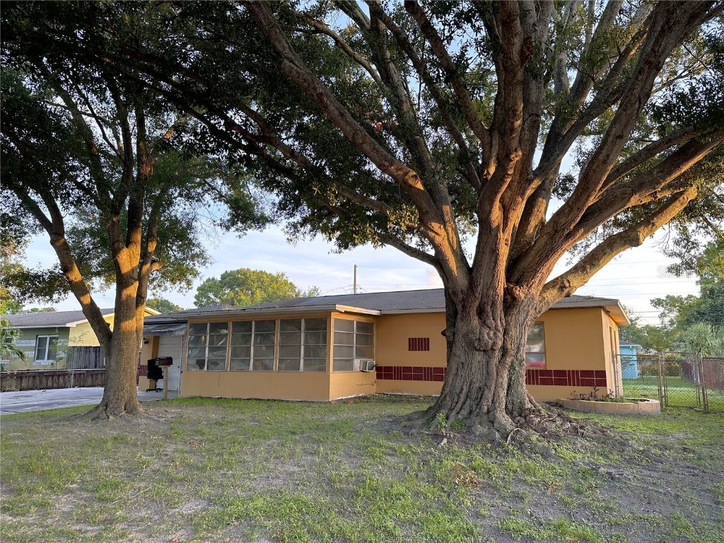 1469 62nd Avenue N Saint Petersburg FL 33702 U8206595 image1