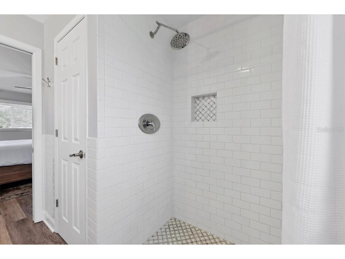 147 Adair Avenue Sarasota FL 34243 A4666450 image25