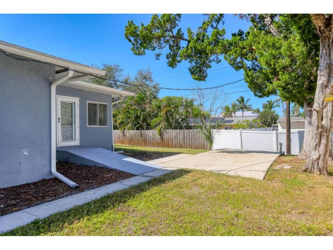 147 Adair Avenue Sarasota FL 34243 A4666450 image33