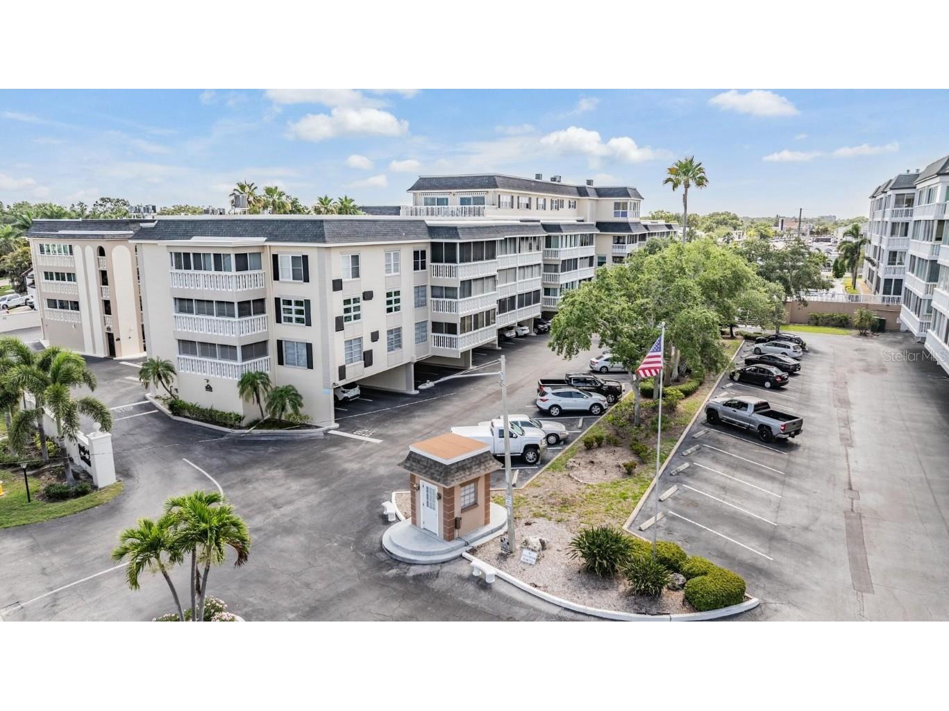 147 Bluff View Drive #105 Belleair Bluffs FL 33770 TB8395234 image1