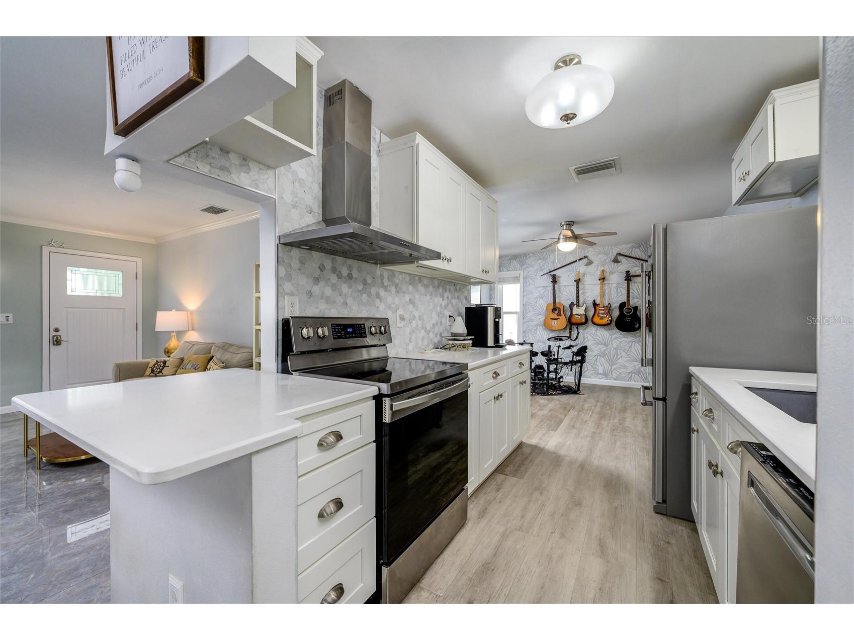 1472 Queen Anne Drive Palm Harbor FL 34684 - LAKE TARPON TB8511470 image7