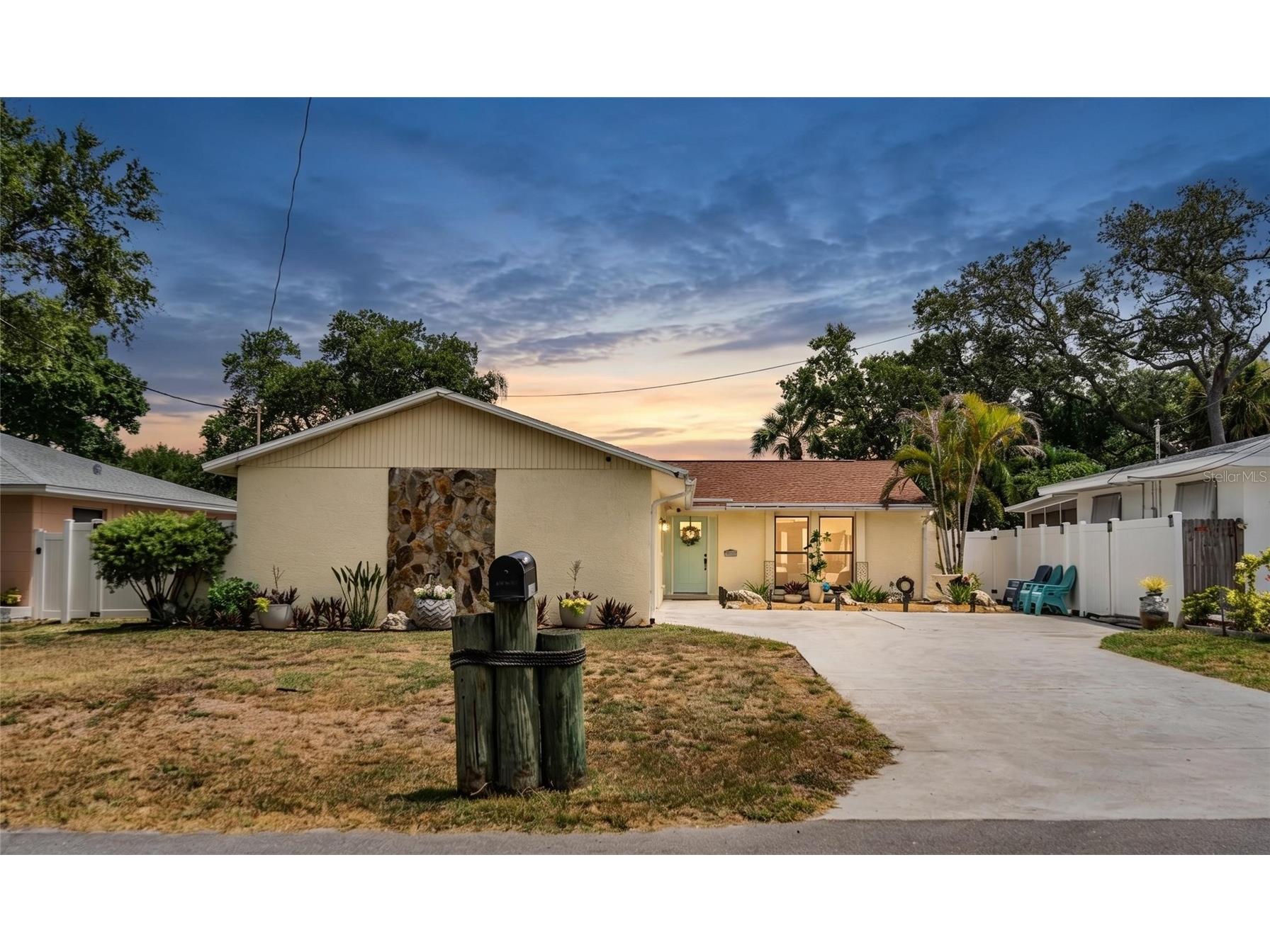 14803 Sunset Drive Largo FL 33774 L4963086 image3