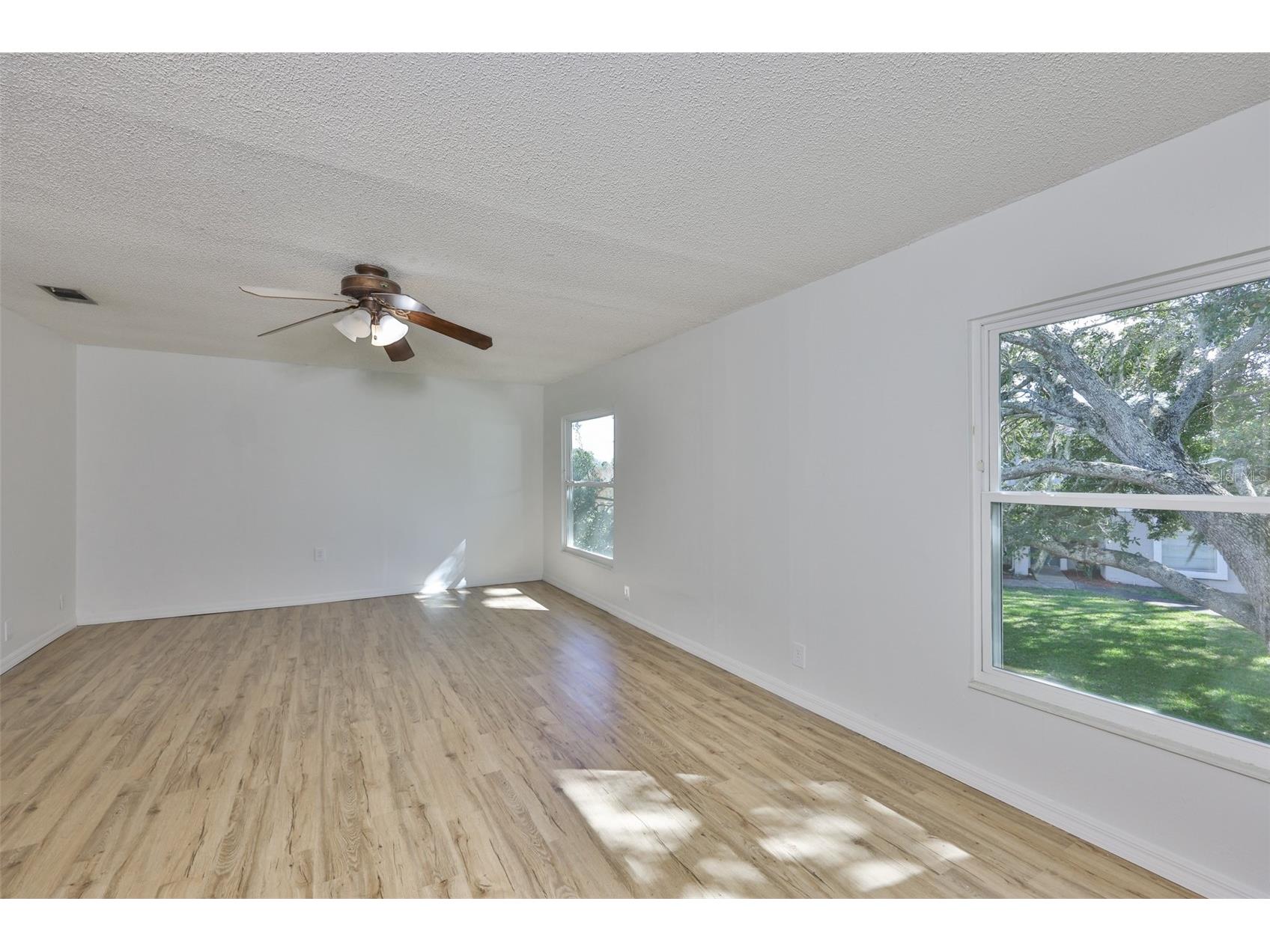 14805 Lake Forest Drive Lutz FL 33559 TB8484359 image19