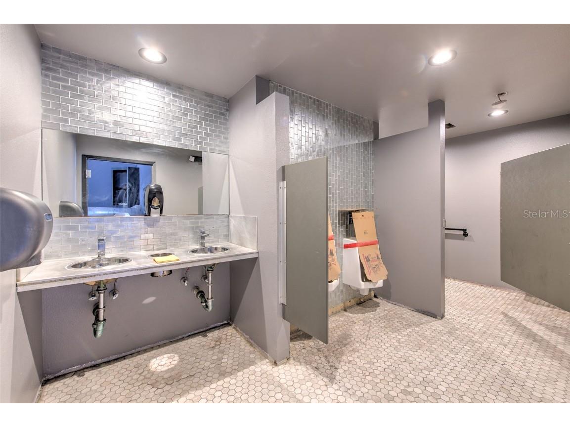 14811 N Florida Avenue Tampa FL 33613 TB8453014 image13