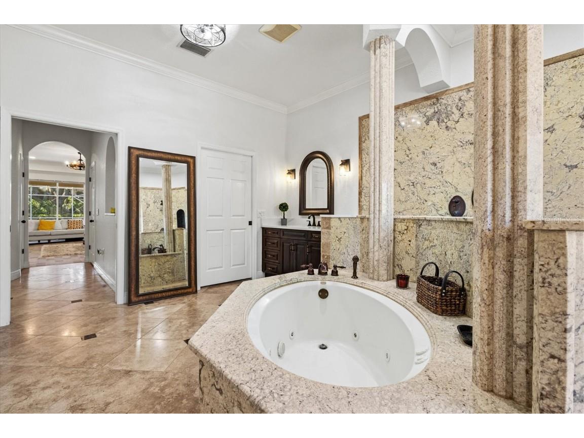 1482 Kingsdown Drive Sarasota FL 34240 A4674078 image16