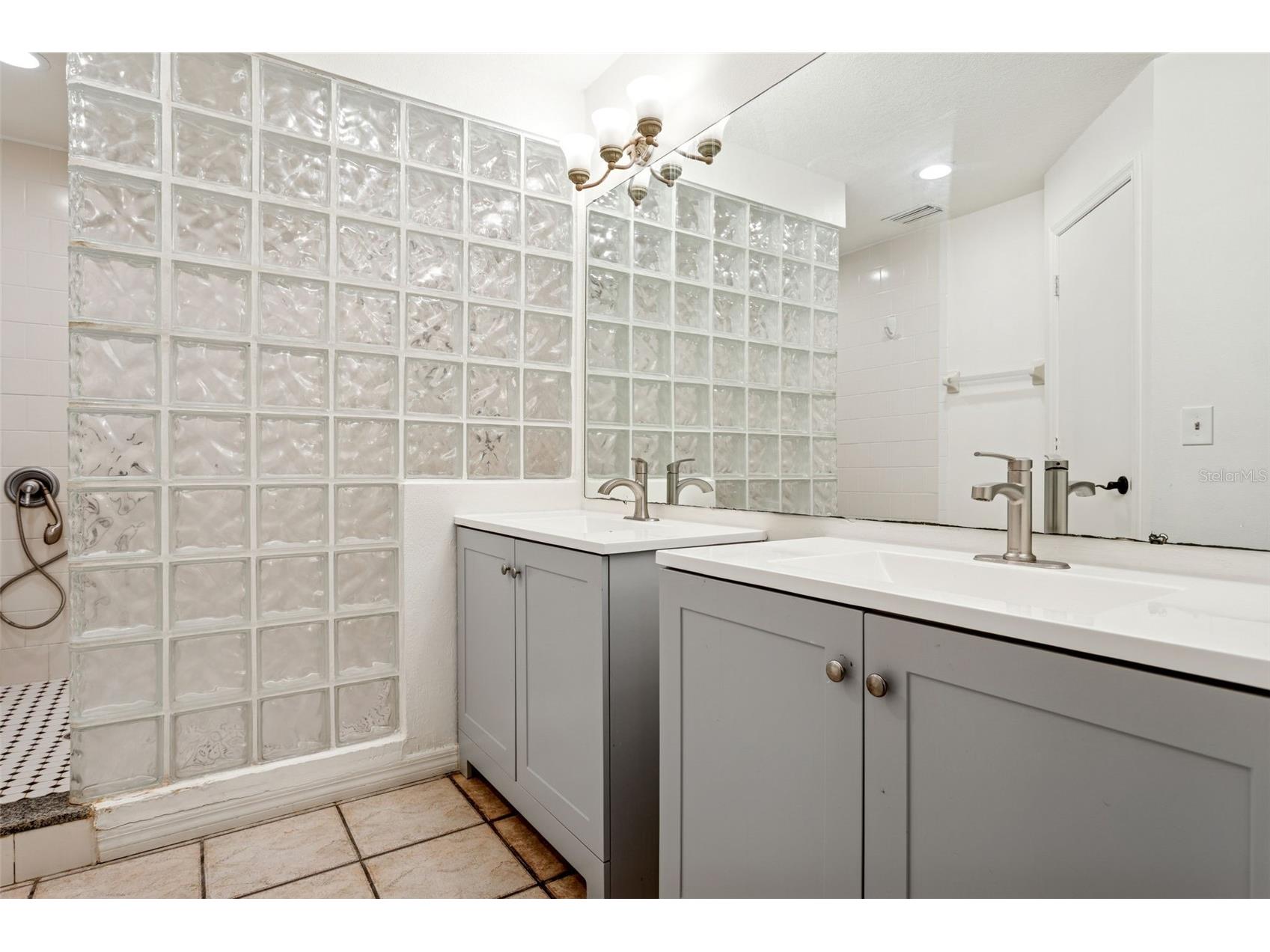 14902 Par Club Circle Tampa FL 33618 TB8489769 image18