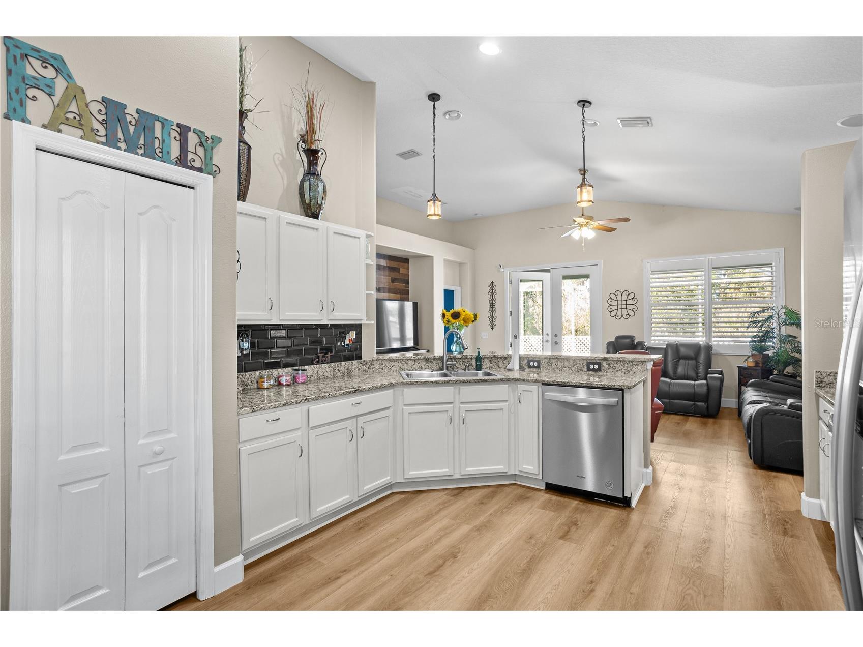 1492 Mellon Way Sarasota FL 34232 A4680667 image15