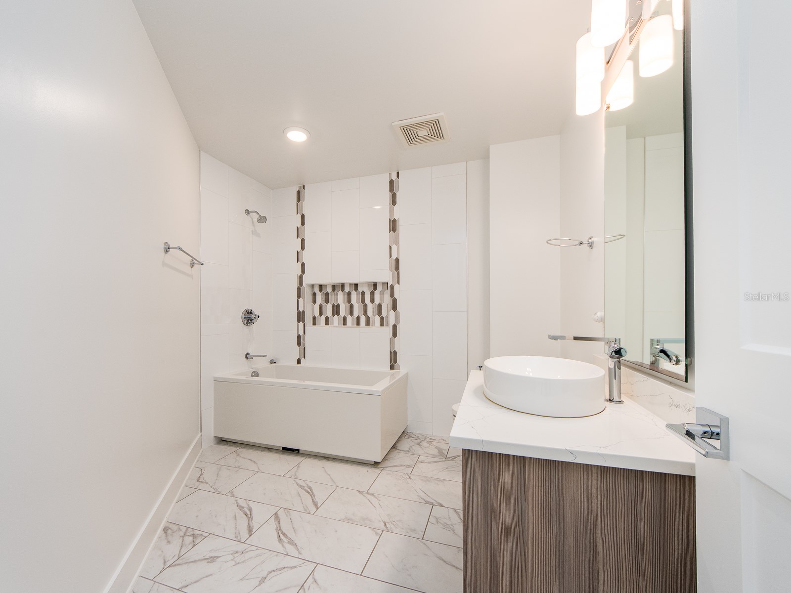 15 Avalon Street #303 Clearwater Beach FL 33767 TB8489309 image13