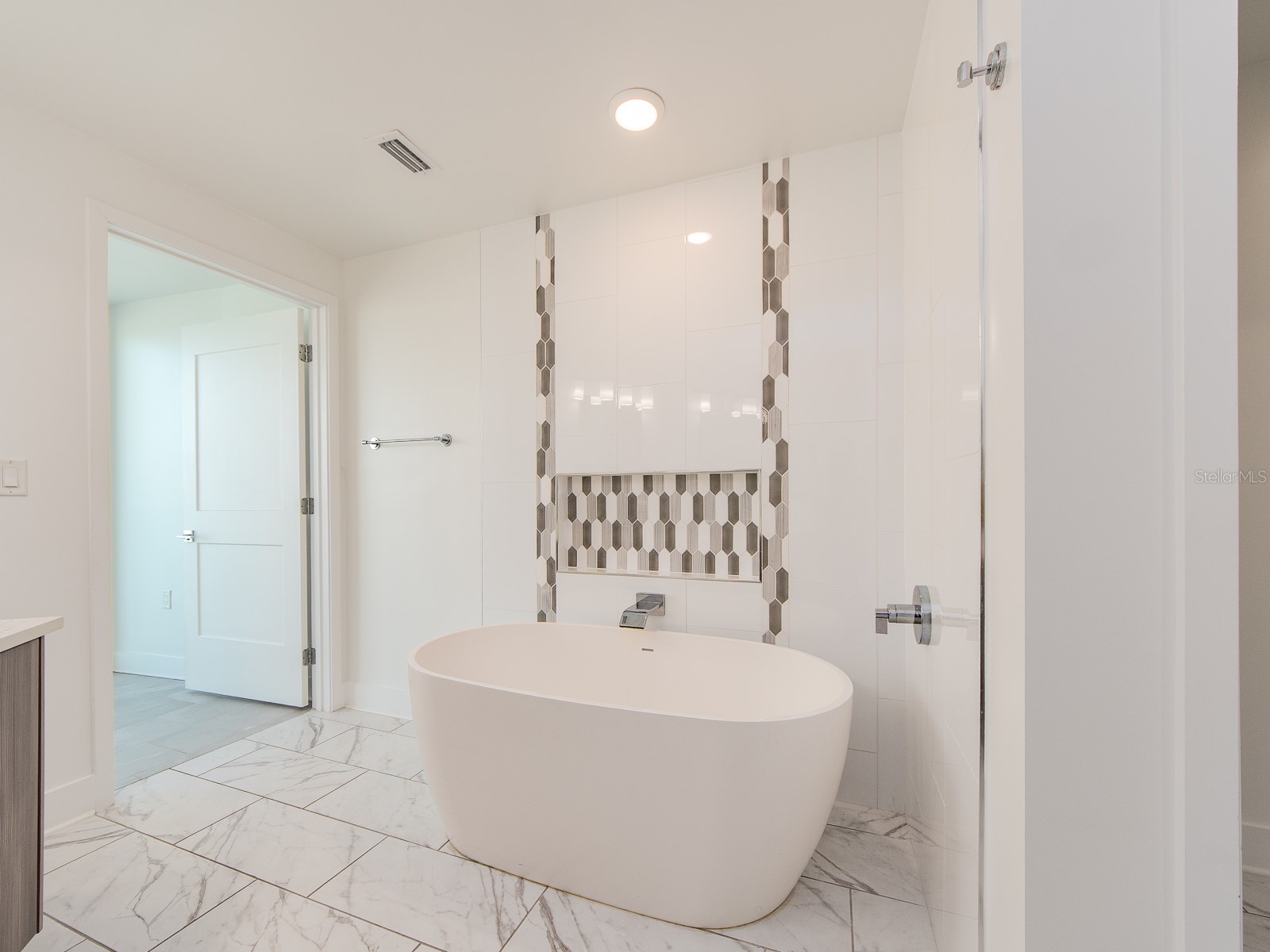 15 Avalon Street #303 Clearwater Beach FL 33767 TB8489309 image20