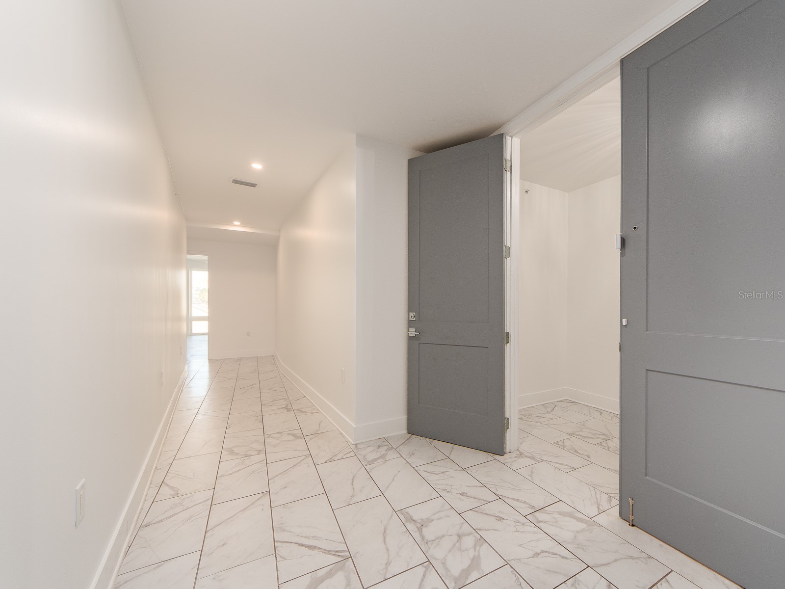 15 Avalon Street #303 Clearwater Beach FL 33767 TB8489309 image3