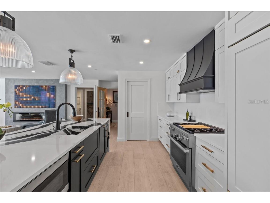 15 Avalon Street #601 Clearwater Beach FL 33767 TB8361197 image14