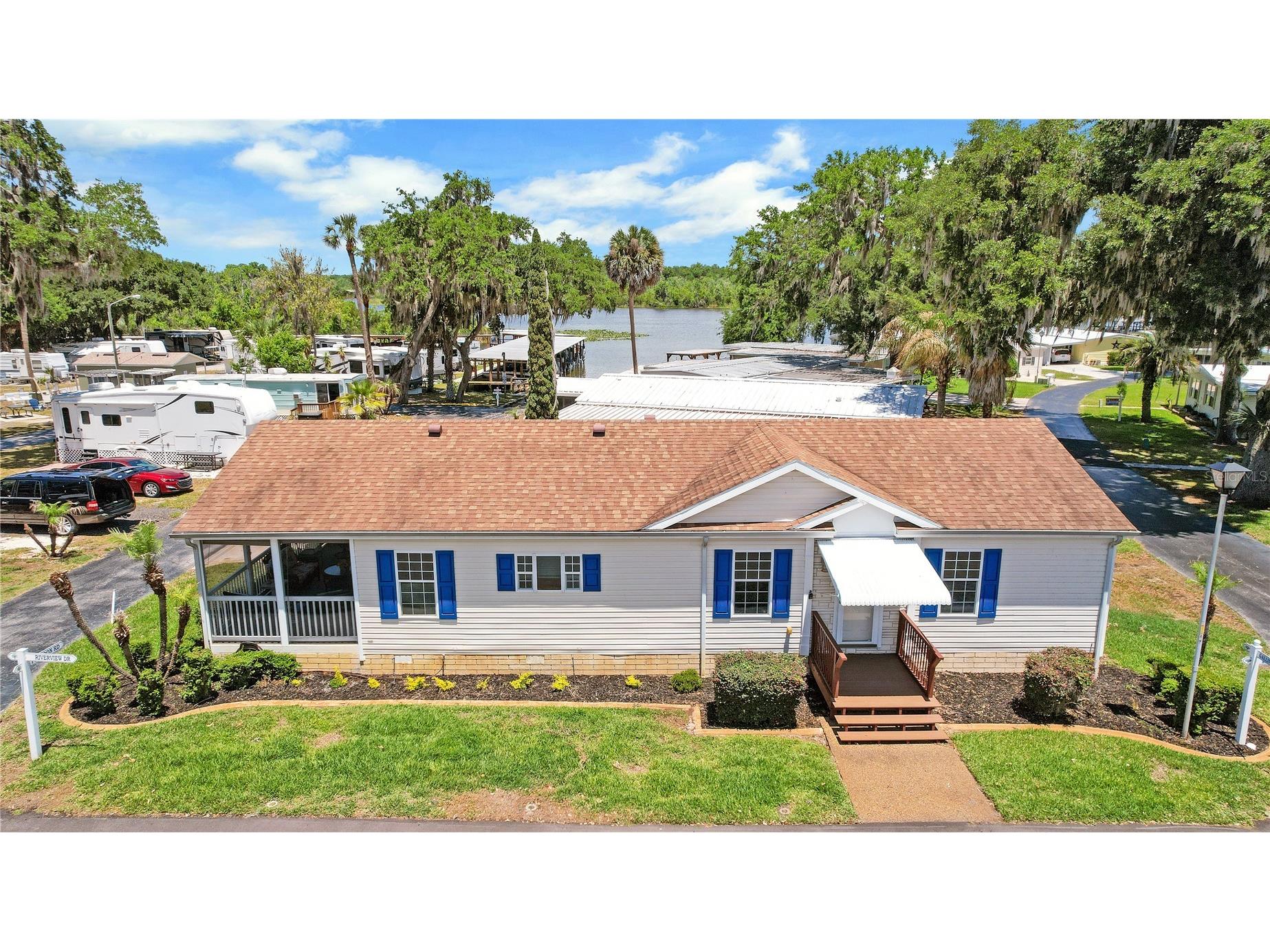 15 Riverview Drive Fruitland Park FL 34731 - LAKE GRIFFIN G5111956 image1
