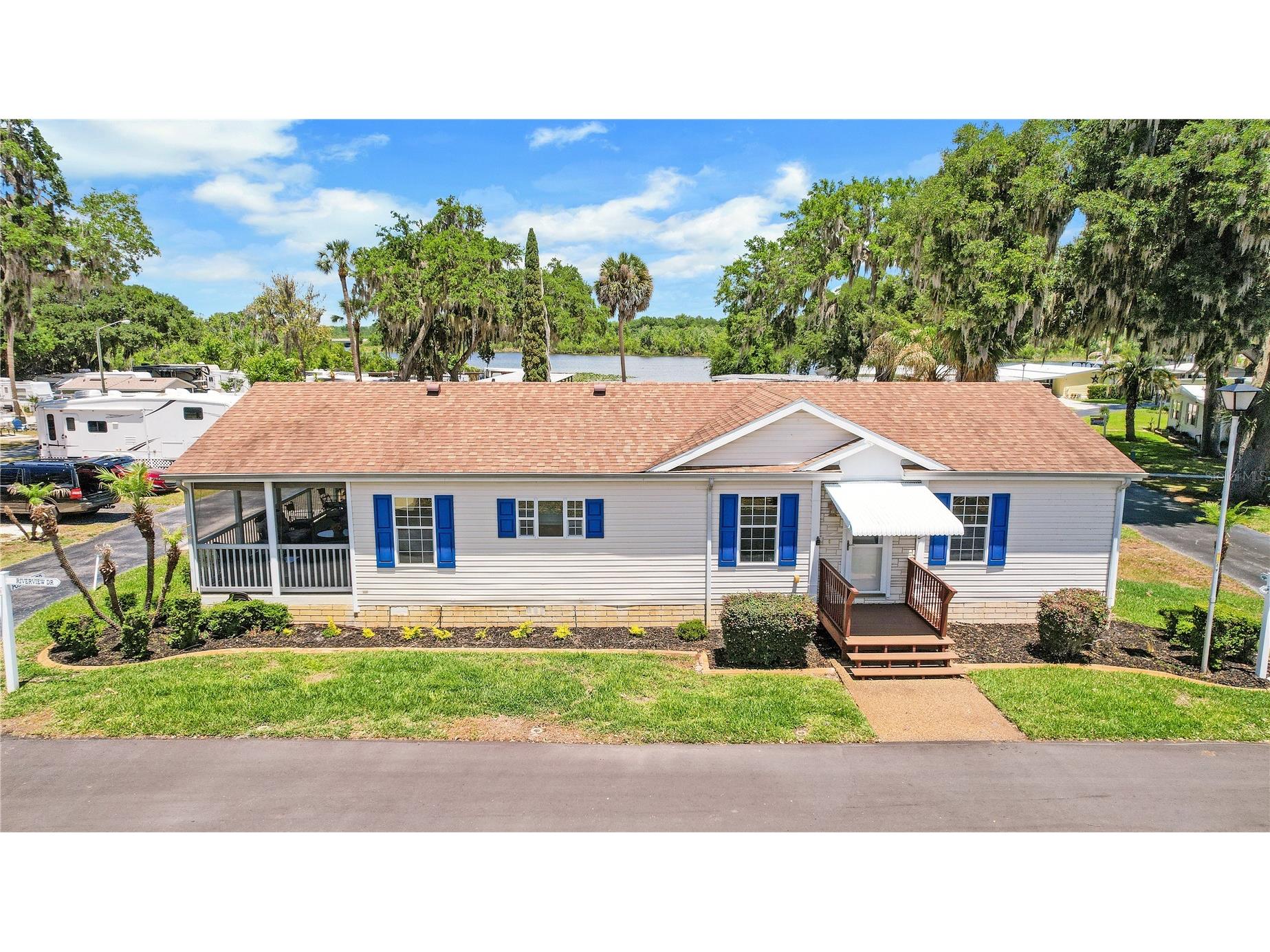 15 Riverview Drive Fruitland Park FL 34731 - LAKE GRIFFIN G5111956 image2