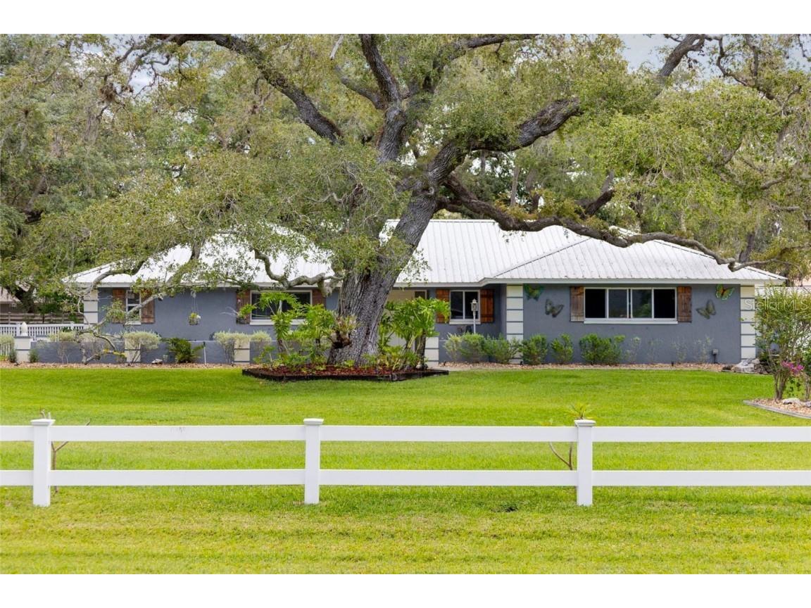 150 Bearded Oaks Drive Sarasota FL 34232 A4609816 image1