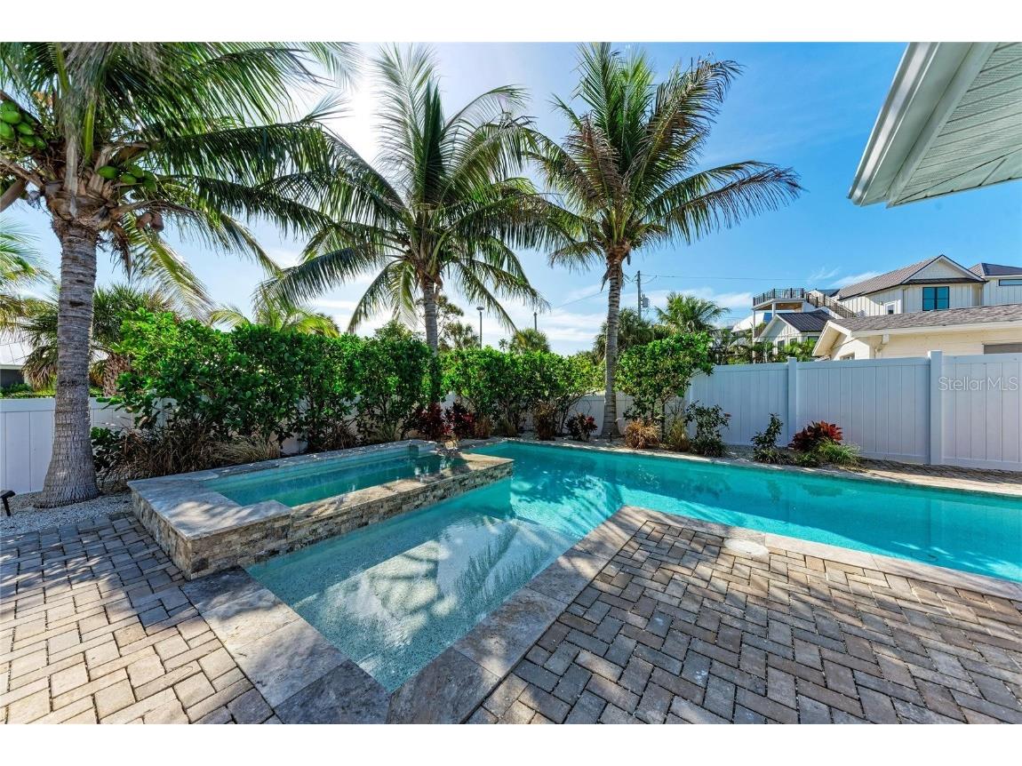 150 Crescent Drive Anna Maria FL 34216 A4676224 image3