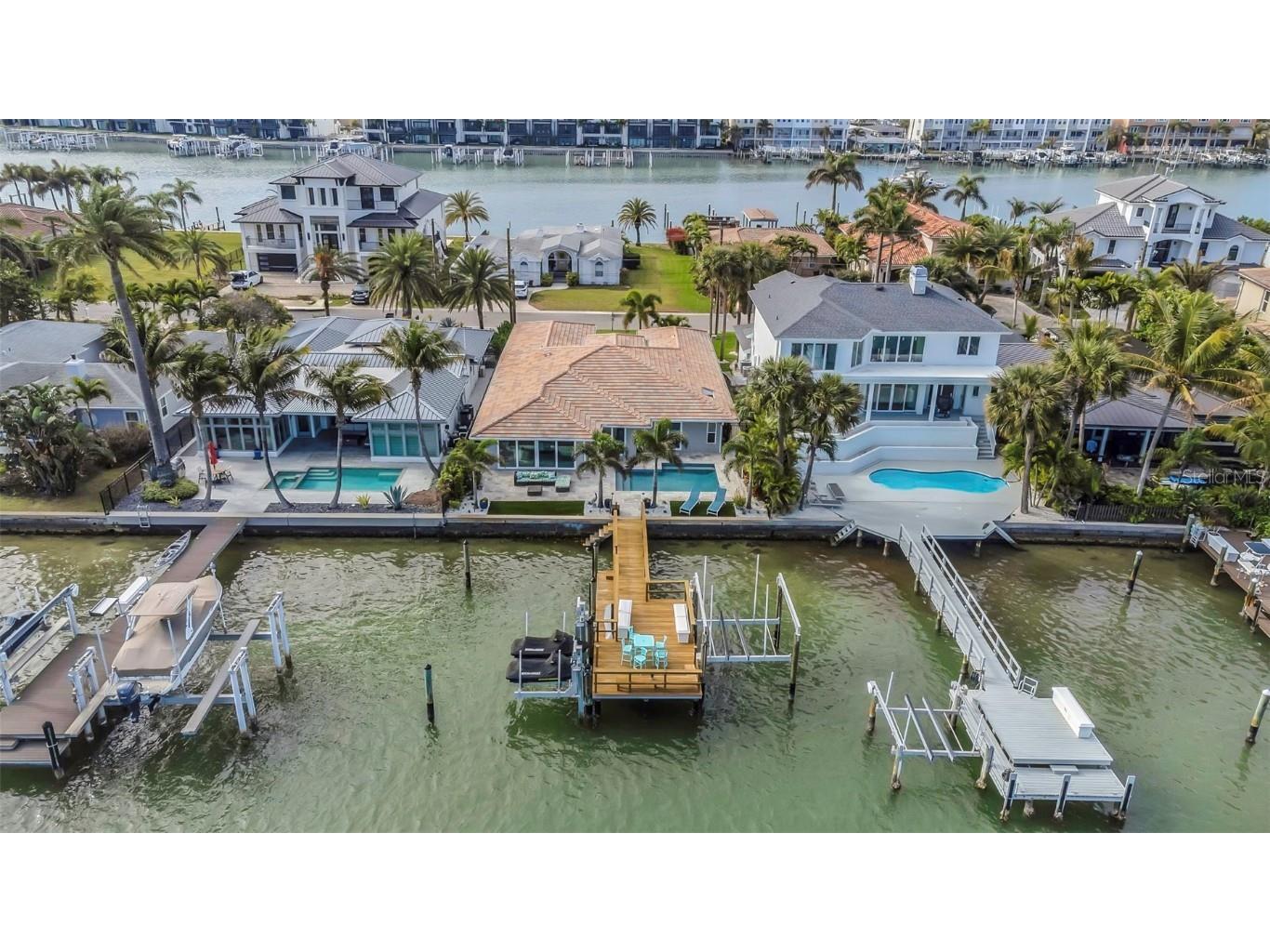 150 Devon Drive Clearwater FL 33767 - CLEARWATER BAY U8236306 image1