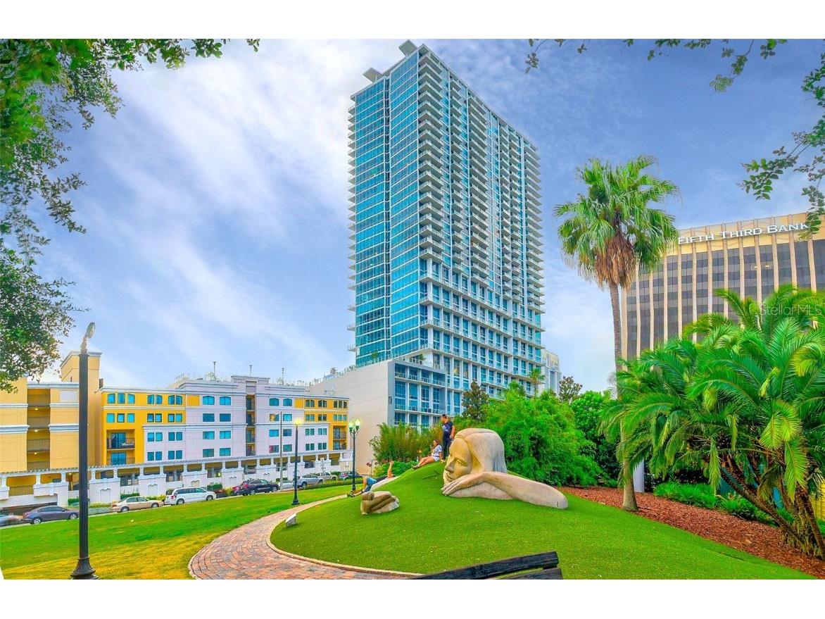 150 E Robinson Street #1217 Orlando FL 32801 - LAKE EOLA O6155922 image1