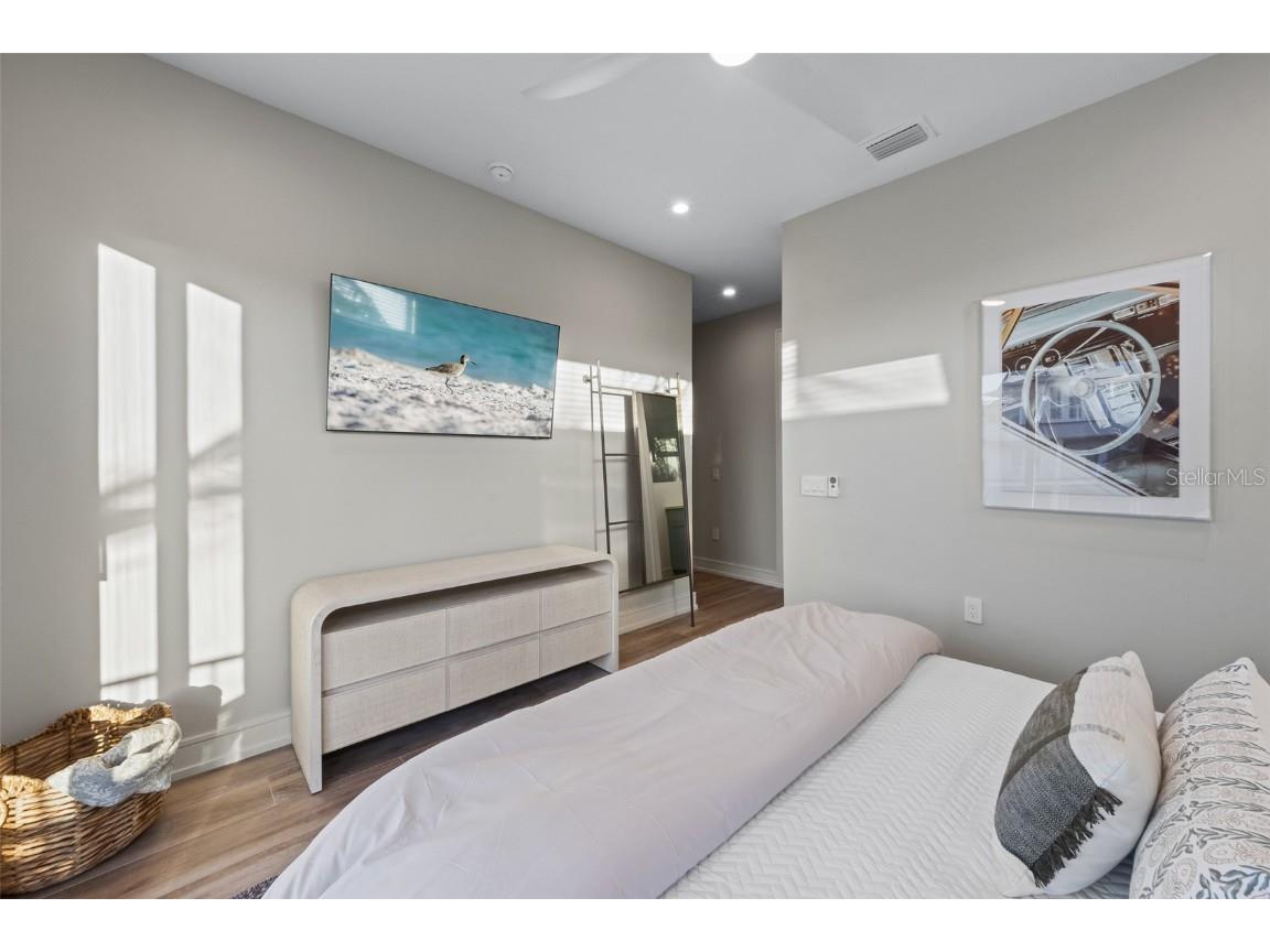 150 Grant Drive Sarasota FL 34236 A4673373 image24