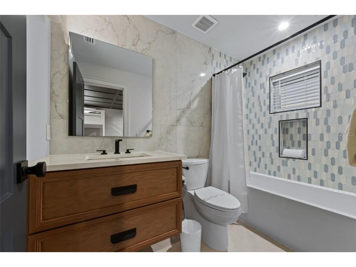 150 Grant Drive Sarasota FL 34236 A4673373 image54