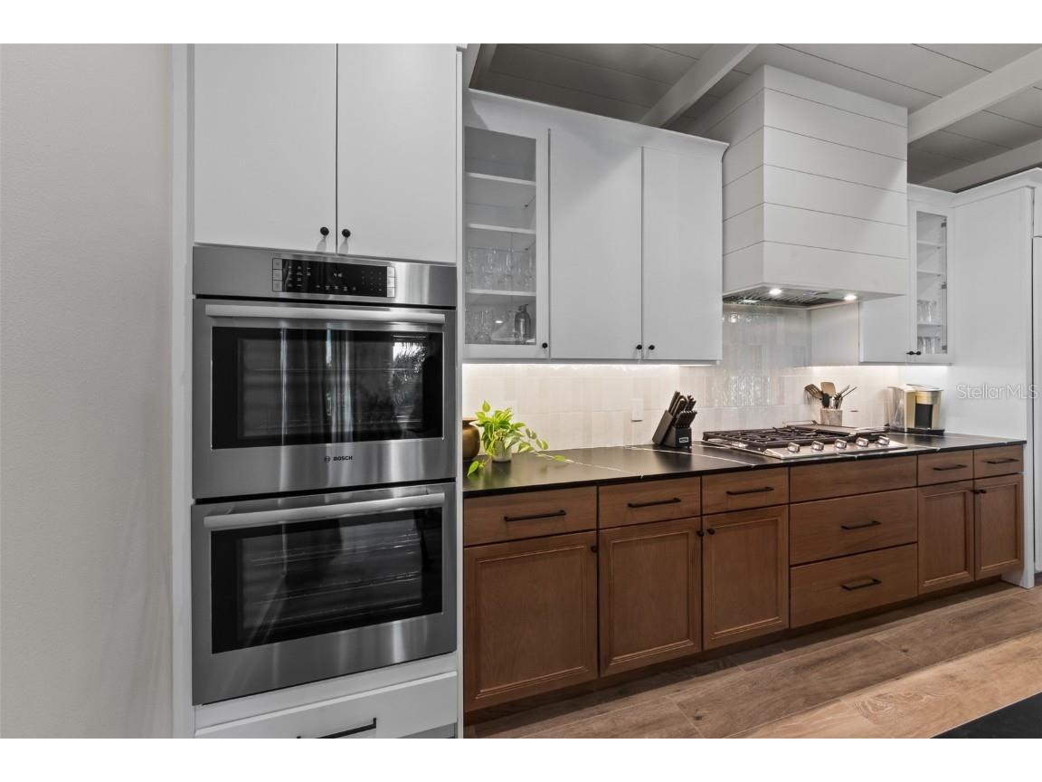 150 Grant Drive Sarasota FL 34236 A4673373 image8