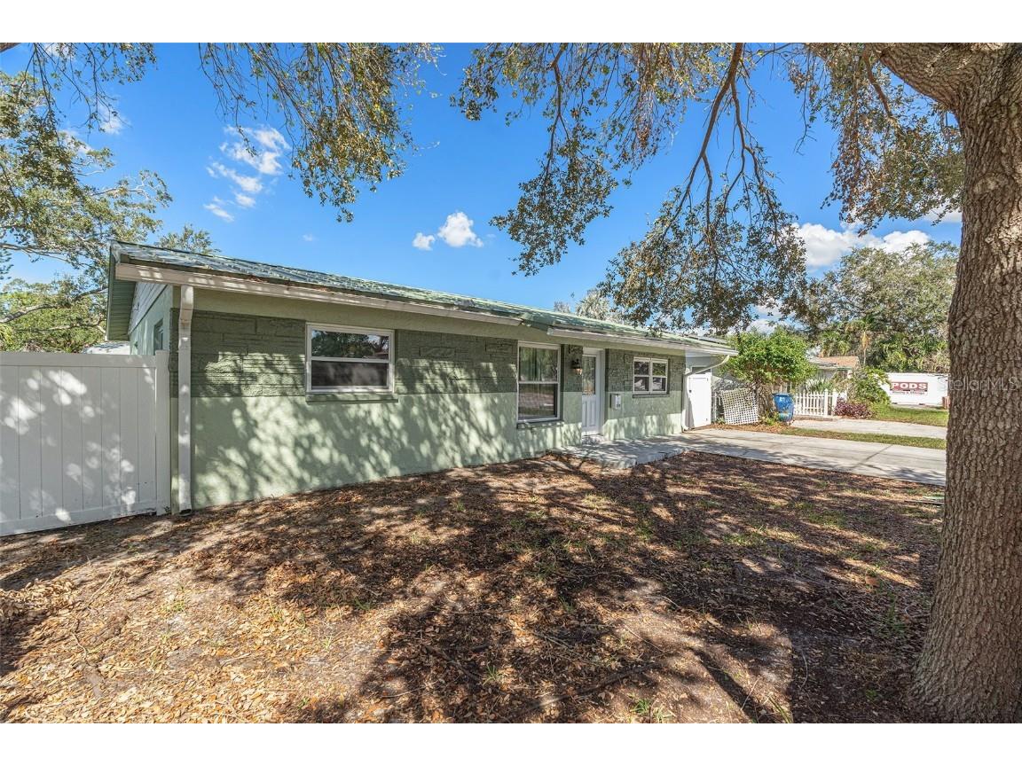 150 SE Lincoln Circle N Saint Petersburg FL 33703 TB8317412 image1