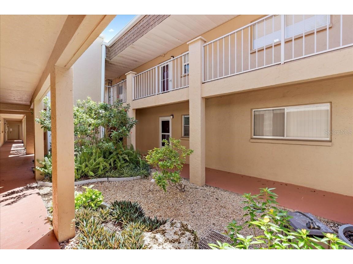 1500 Glen Oaks Drive E #109 Sarasota FL 34232 A4582107 image1