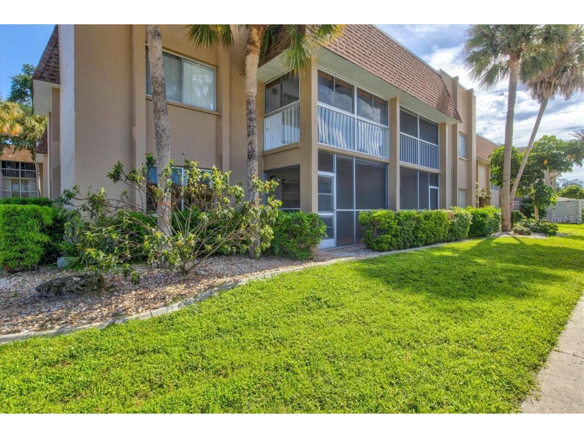 1500 Glen Oaks Drive E #111 Sarasota FL 34232 A4616618 image1