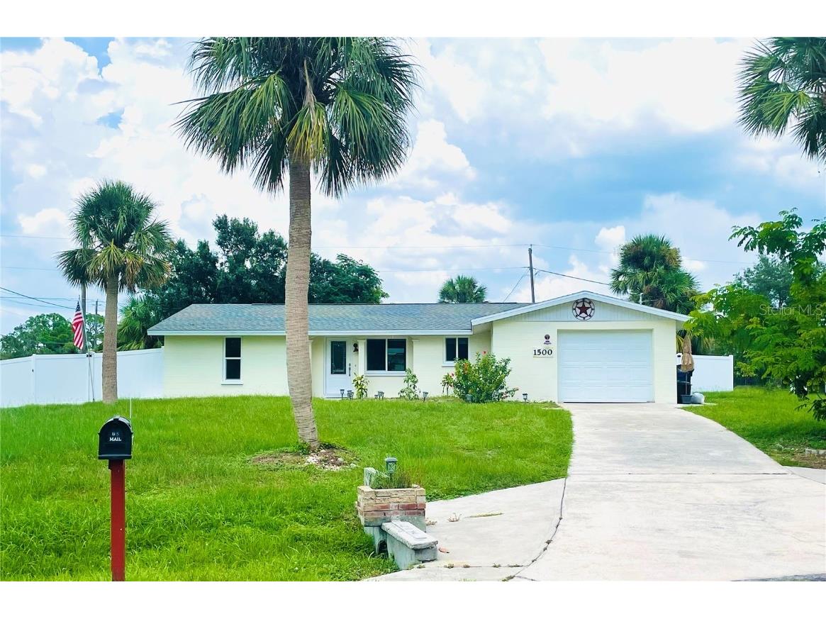 1500 Lakeview Place Englewood FL 34223 D6132085 image1