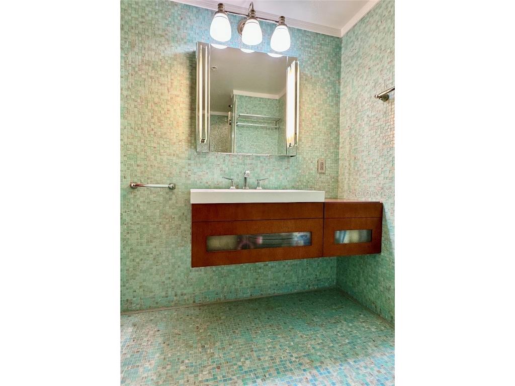 1500 Ocean Drive #905 Miami Beach FL 33139 V4938811 image25