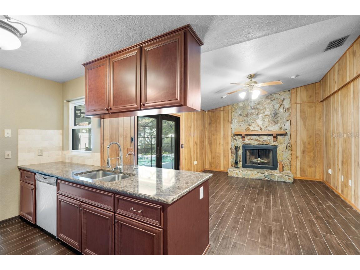 1500 Poinsettia Avenue Tarpon Springs FL 34689 TB8431507 image25