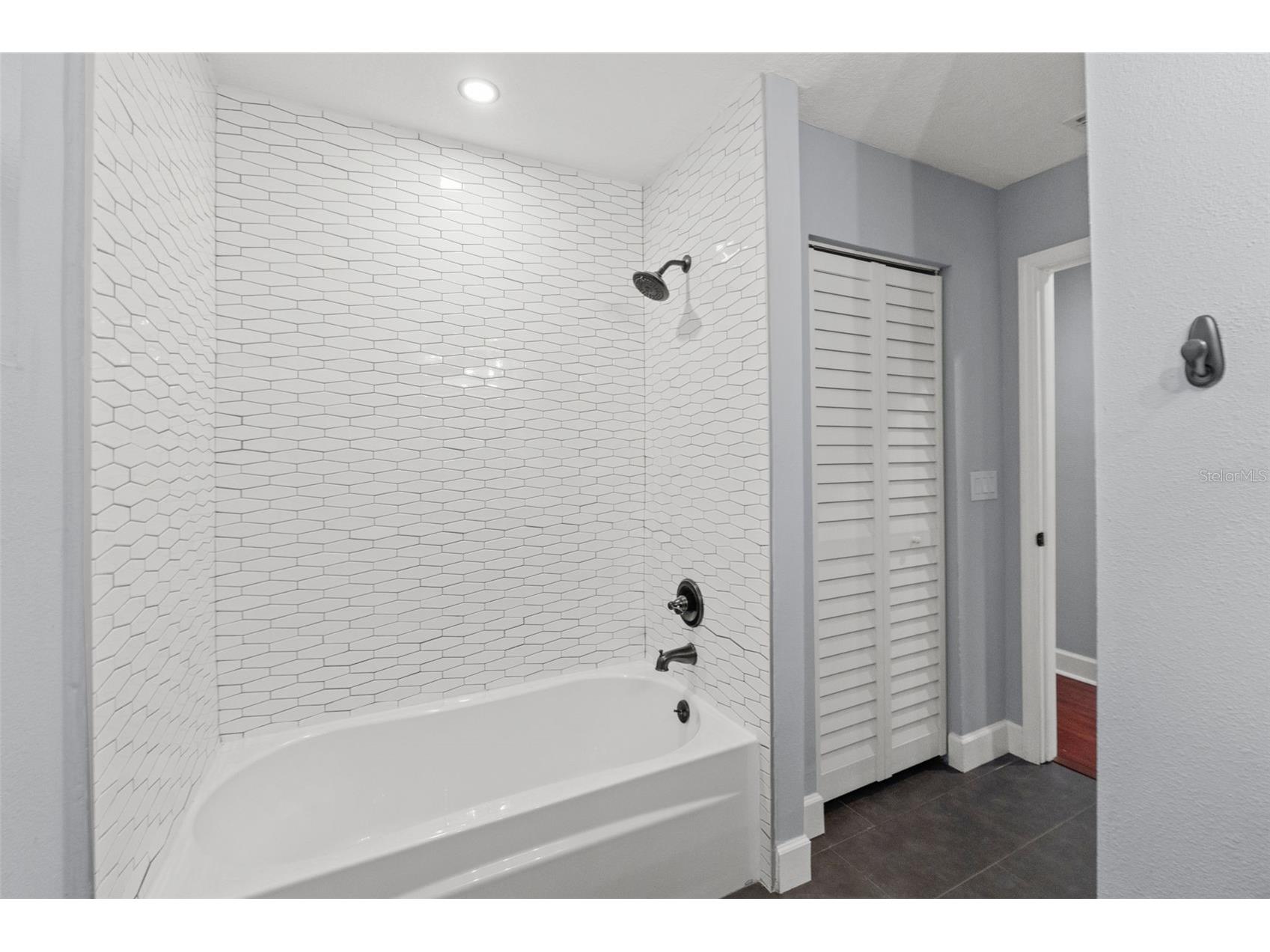 1502 E Park Circle Tampa FL 33610 TB8501236 image39