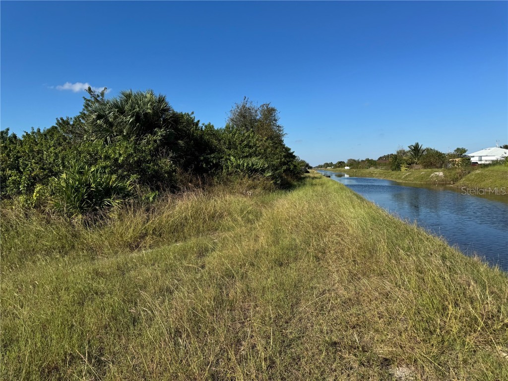 1504 Paula Avenue S Lehigh Acres FL 33976 V4938643 image1