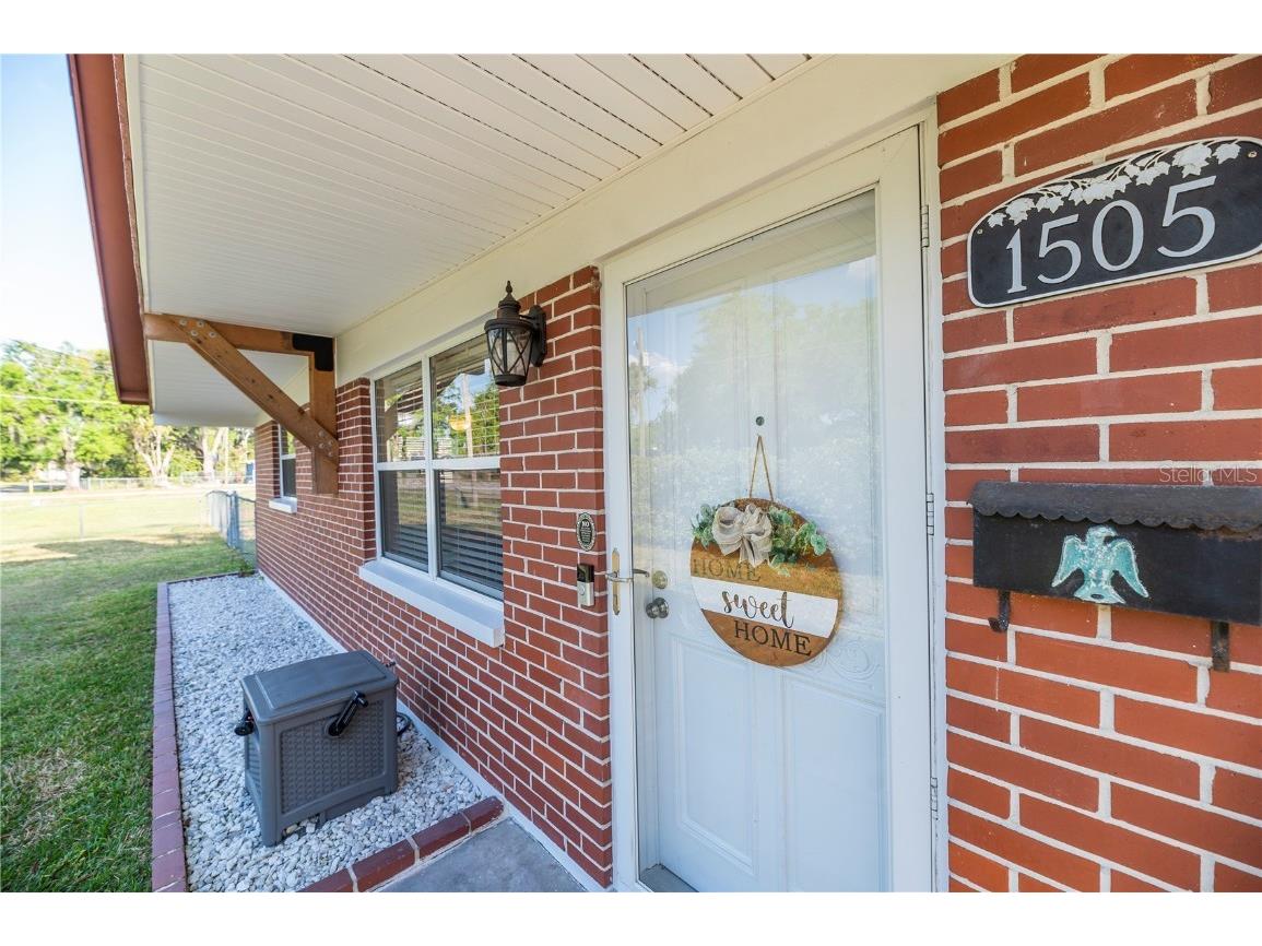 1505 E Cherry Street Plant City FL 33563 T3466121 image1