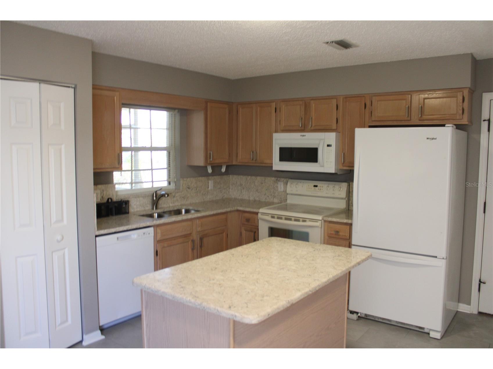 1507 Lantana Court Palmetto FL 34221 A4681892 image3