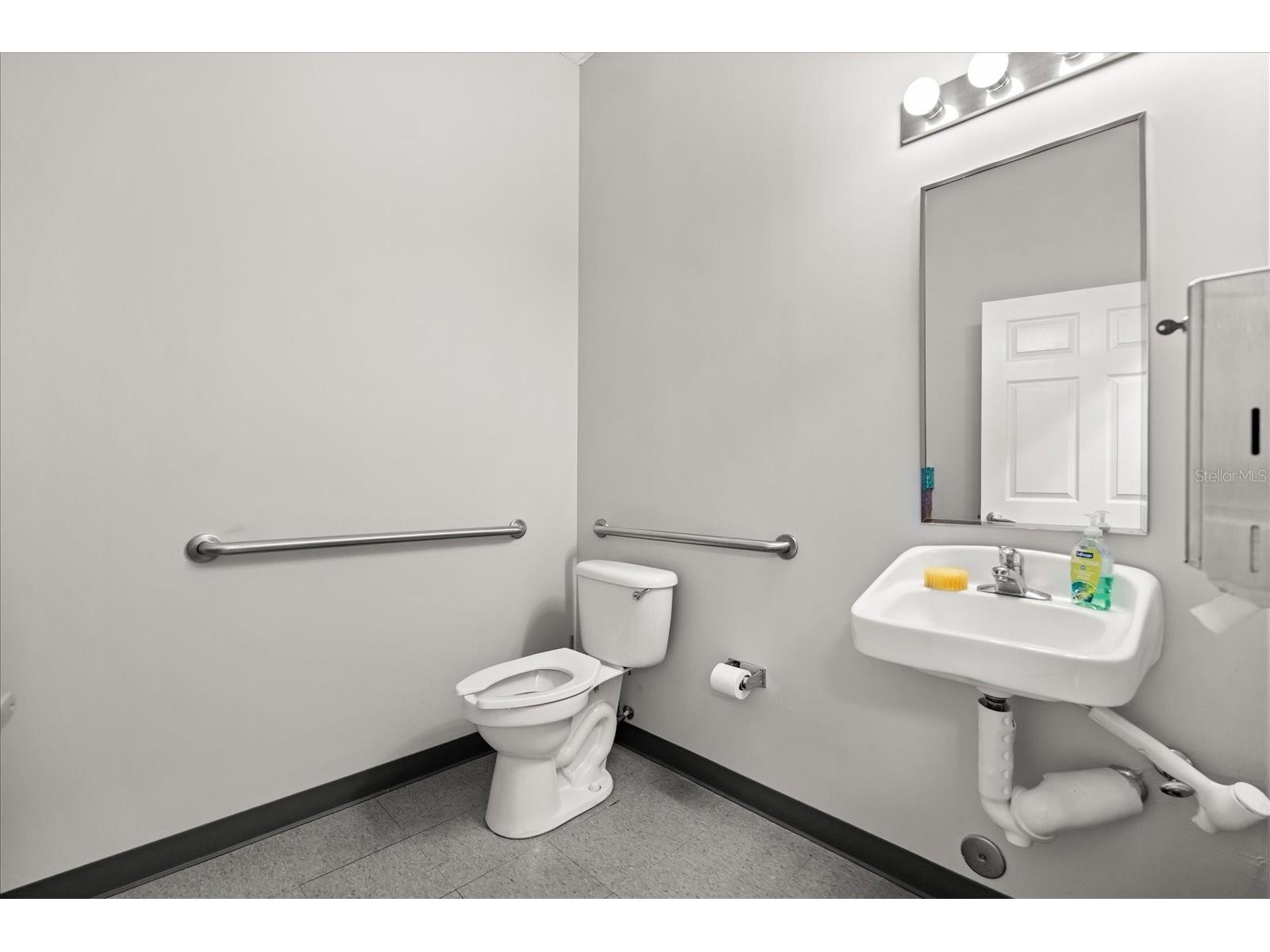 1507 Park Center Drive #B & C Orlando FL 32835 O6383560 image16