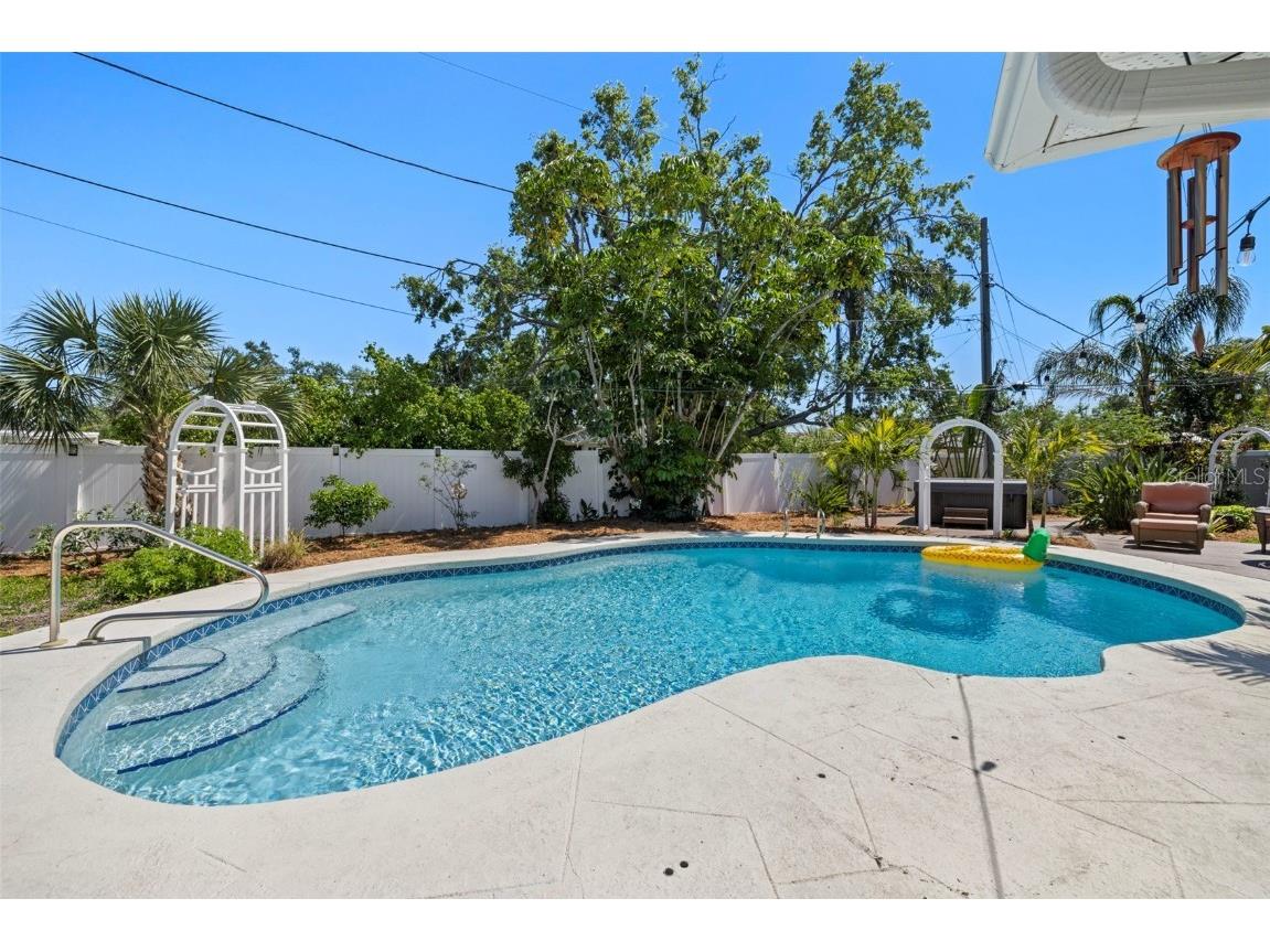 1508 Eden Isle Boulevard NE Saint Petersburg FL 33704 TB8366788 image1