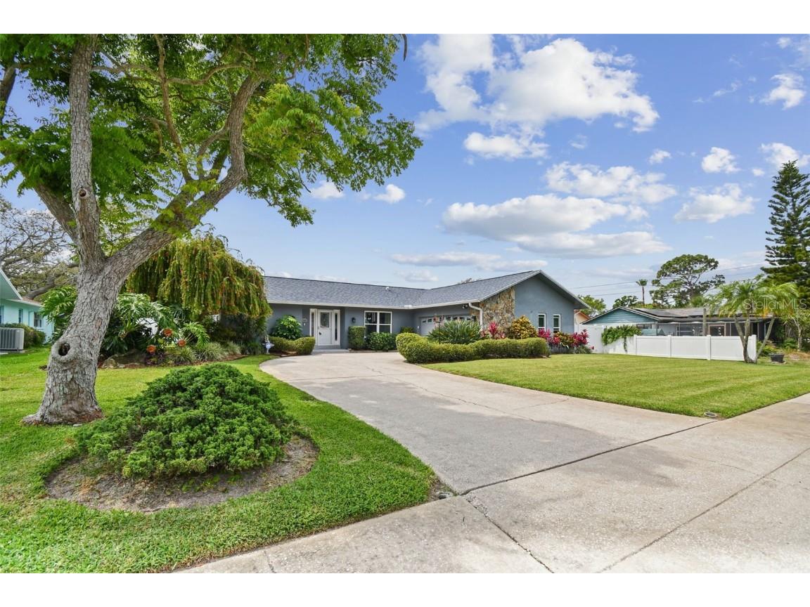 1509 Poinsettia Avenue Tarpon Springs FL 34689 W7875231 image1