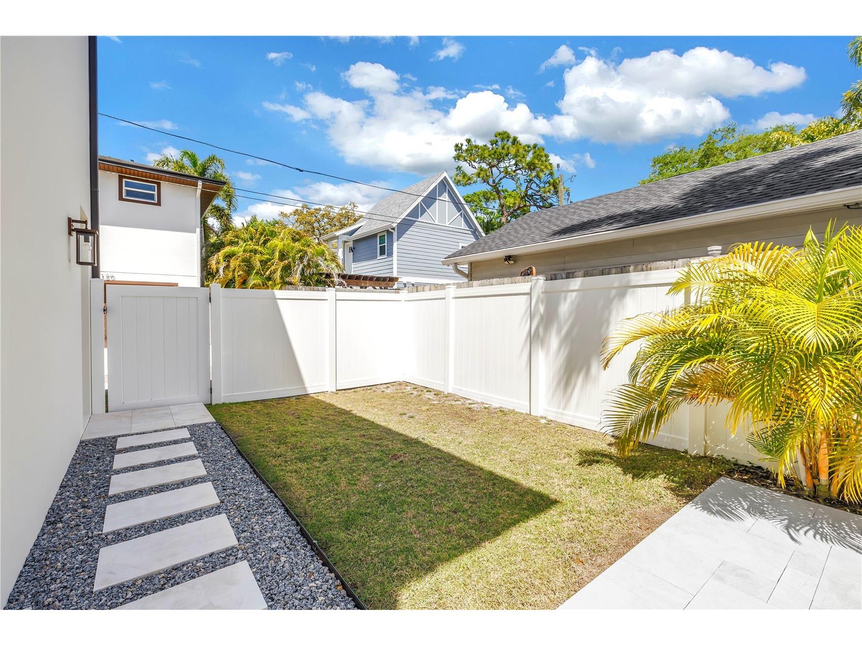 151 17th Avenue N Saint Petersburg FL 33704 TB8505601 image43