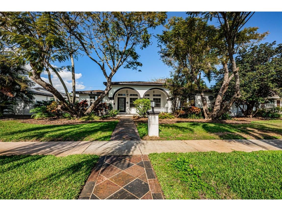 151 20th Avenue NE Saint Petersburg FL 33704 U8186531 image1