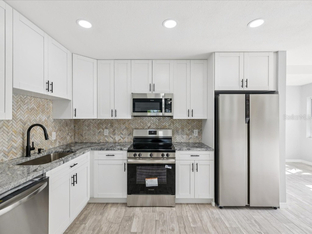 151 80th Avenue NE Saint Petersburg FL 33702 A4658958 image3