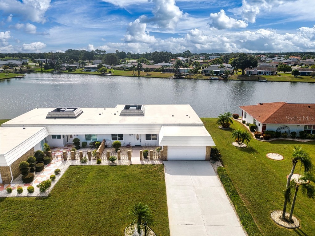 1510 Heron Drive Sun City Center FL 33573 - SIMMONS LAKE T3476688 image1
