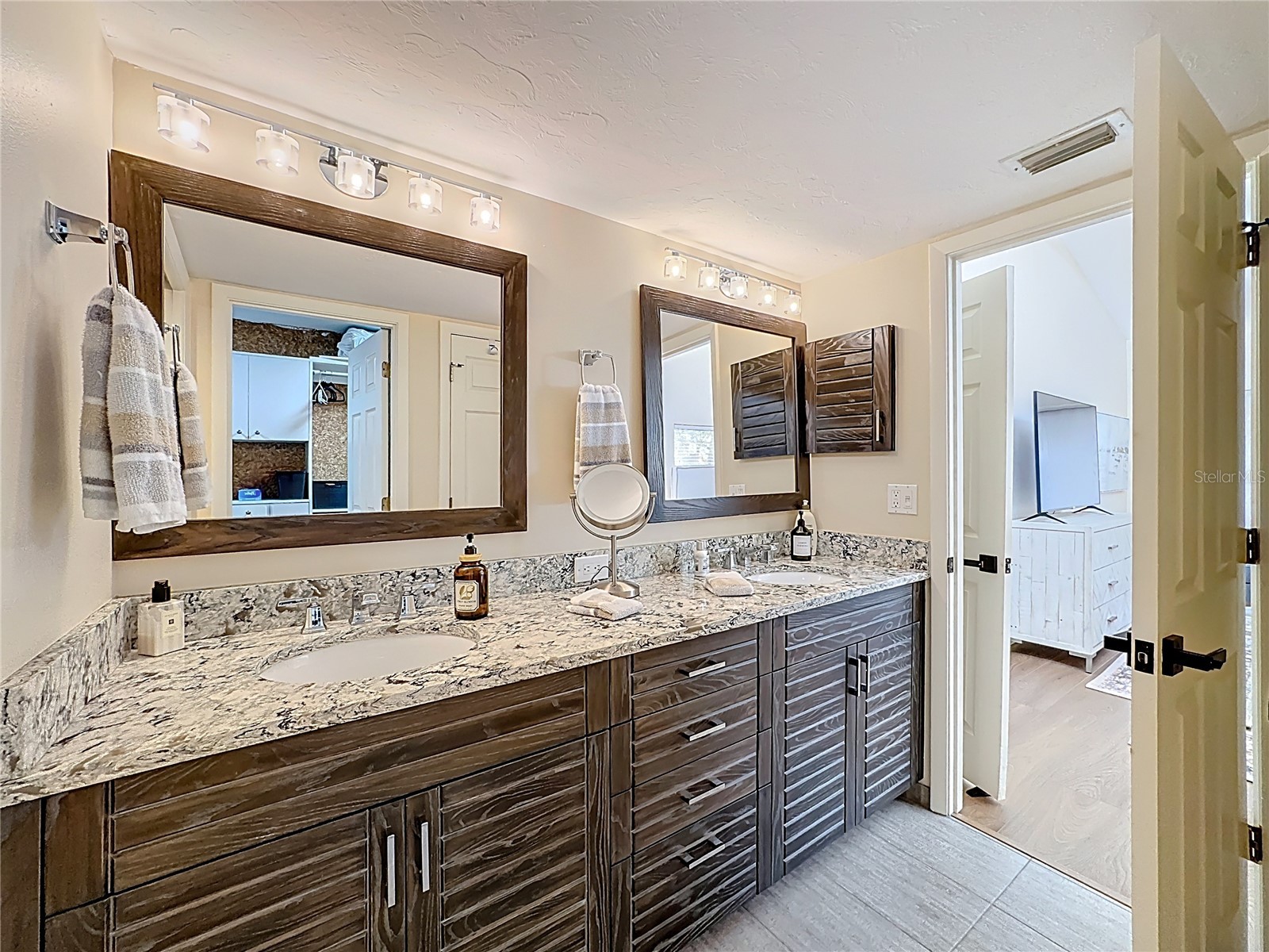 1510 Pelican Point Drive #BA270 Sarasota FL 34231 A4684690 image48