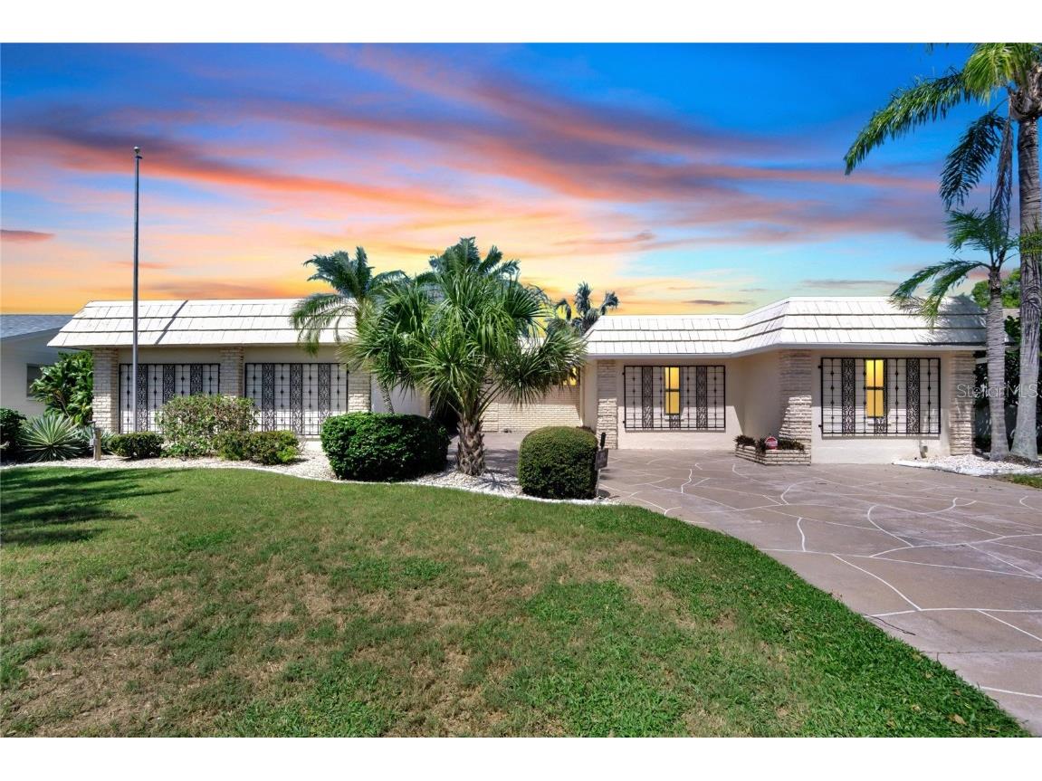 1510 Valley Forge Boulevard Sun City Center FL 33573 - Middle lake T3470217 image1