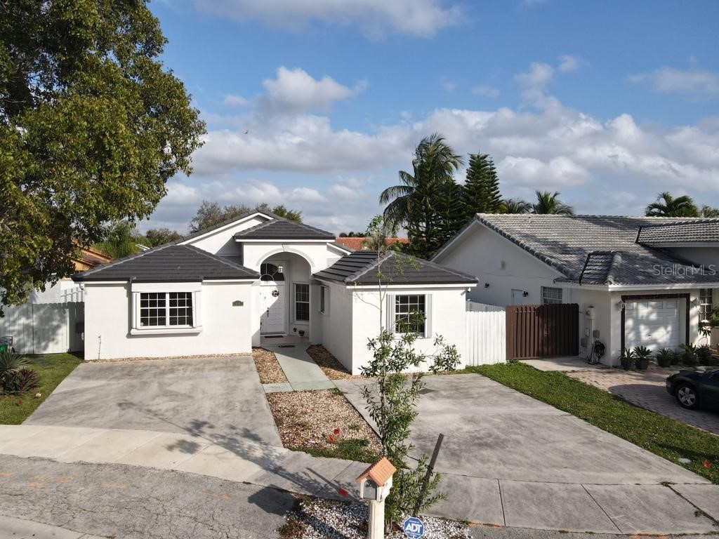 15103 NW 91 Court Miami Lakes FL 33018 P4924666 image1