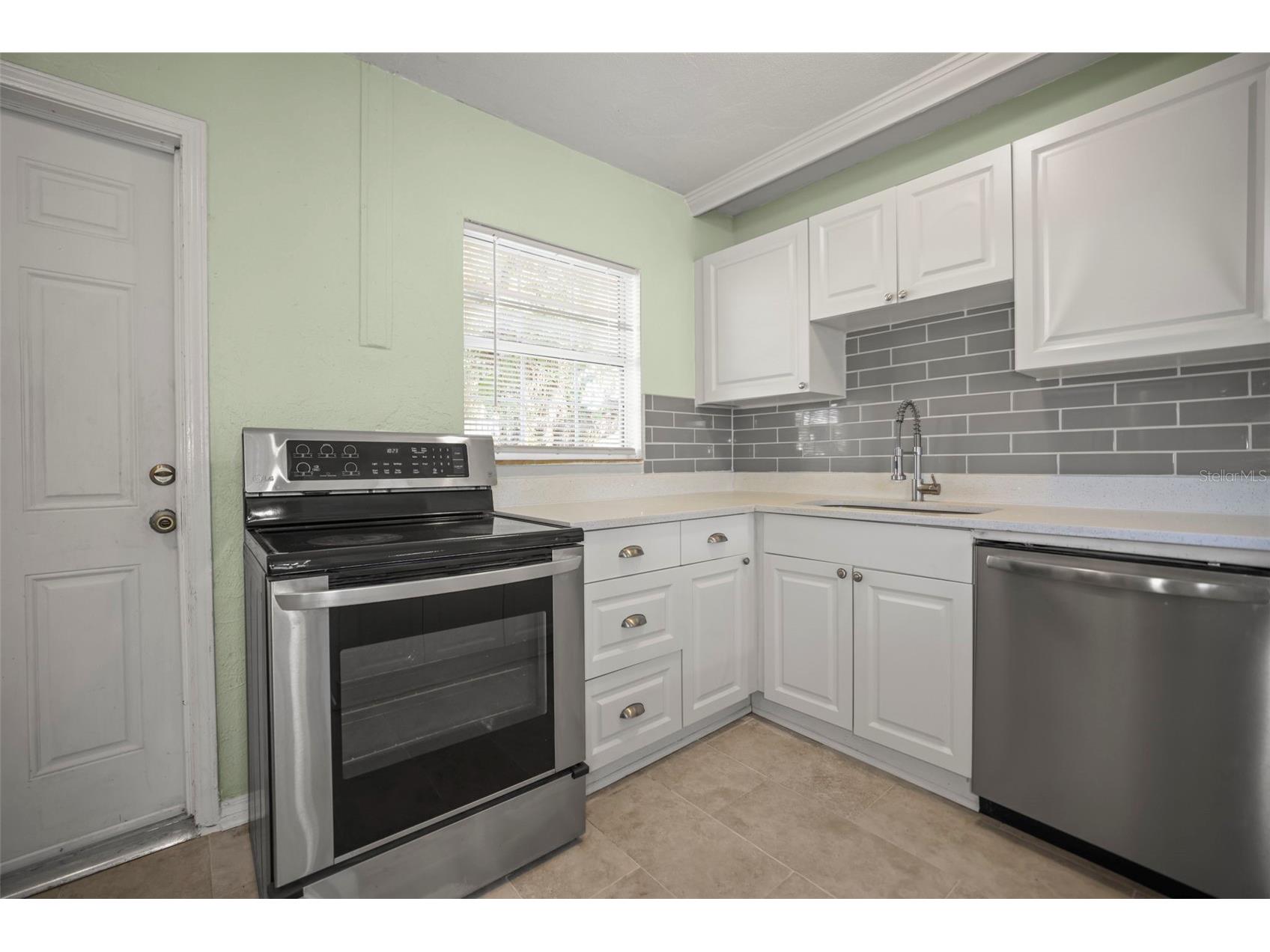 1511 35th Avenue N Saint Petersburg FL 33704 TB8512152 image10