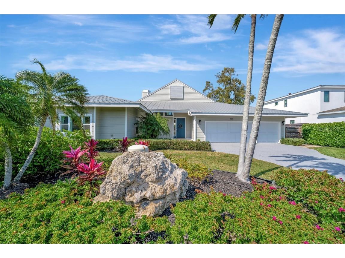 1511 N Lake Shore Drive Sarasota FL 34231 A4674572 image2